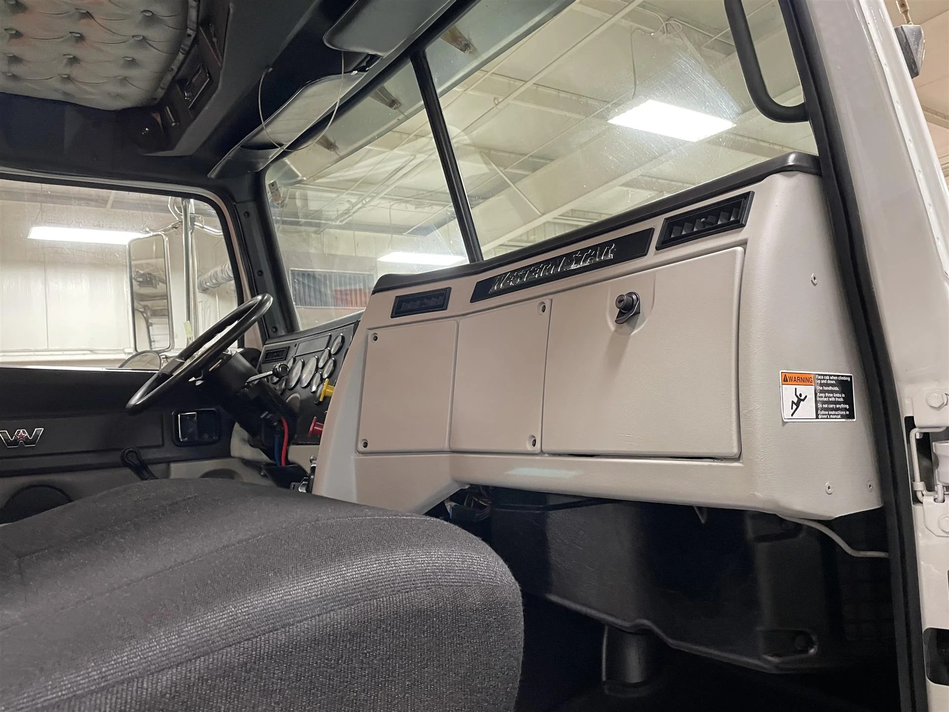 2013 Western Star 4700 - image 4