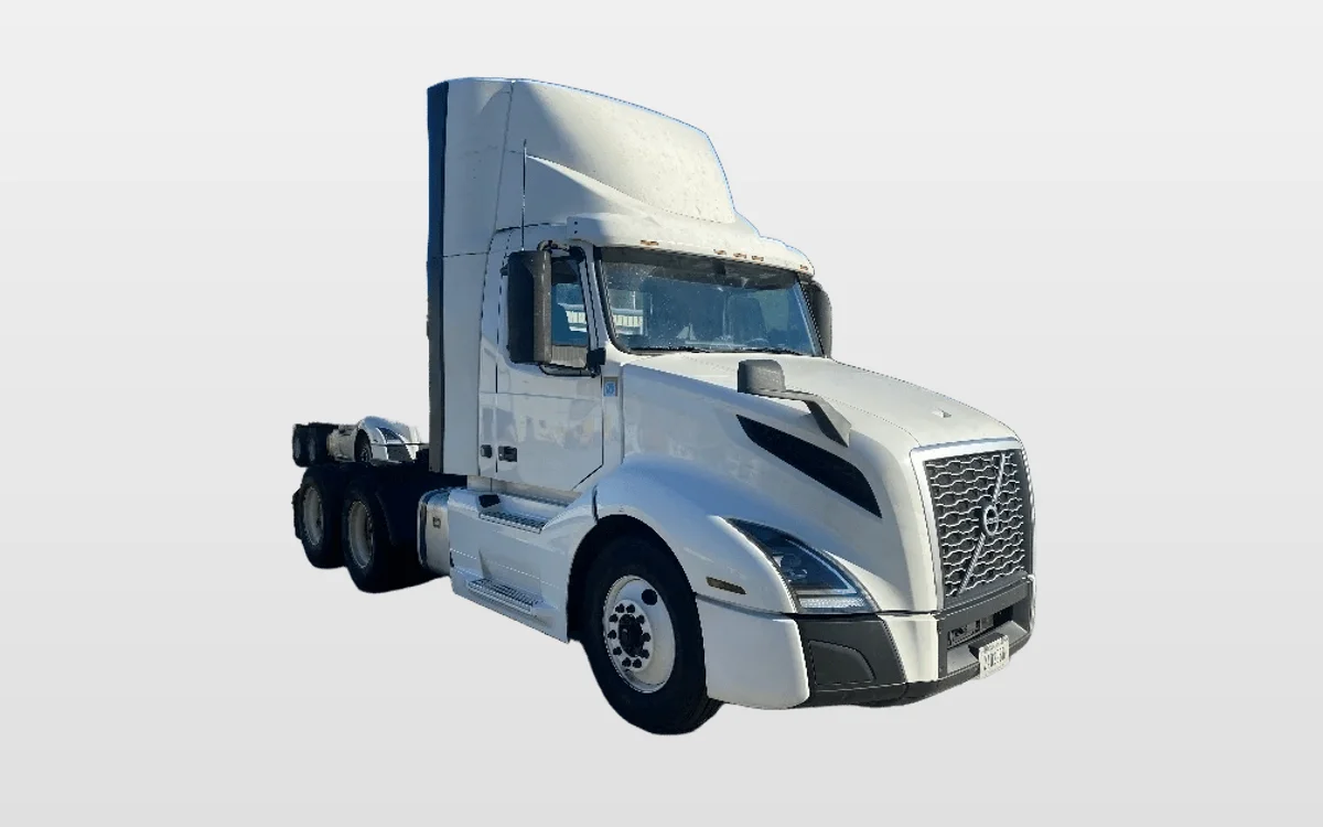 2020 Volvo - image 1