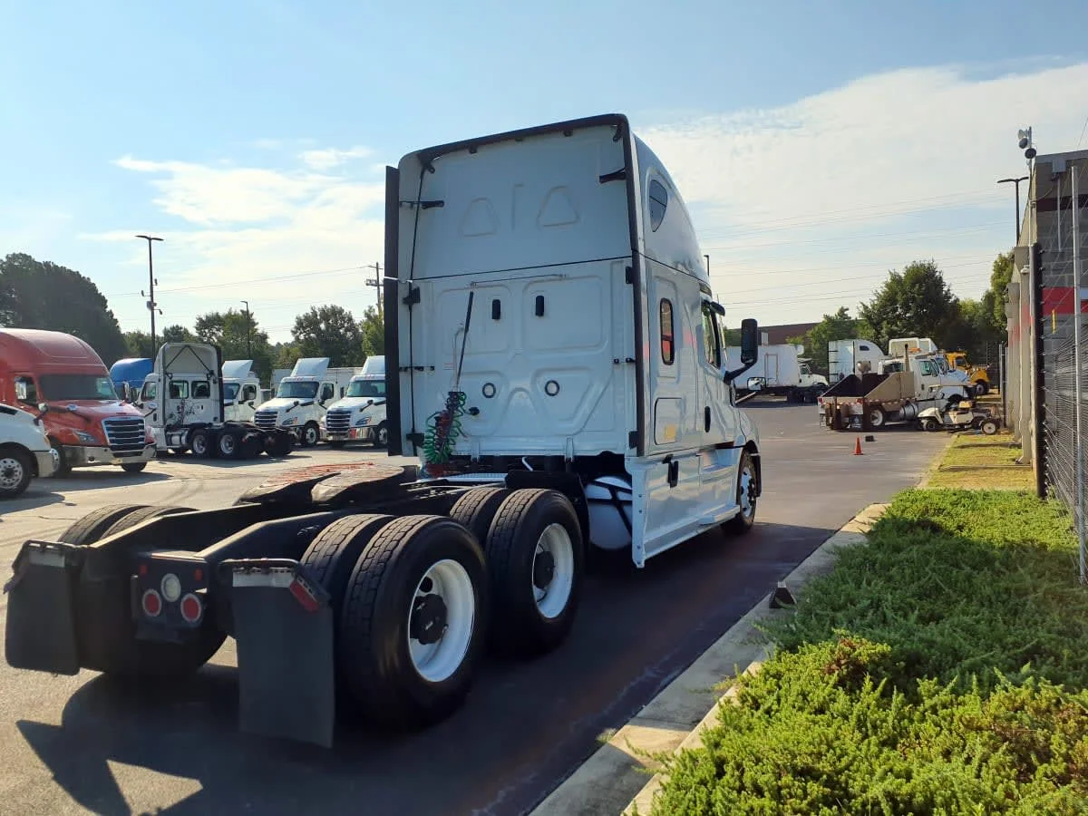 2023 Freightliner Cascadia in Atlanta, GA — photo 6
