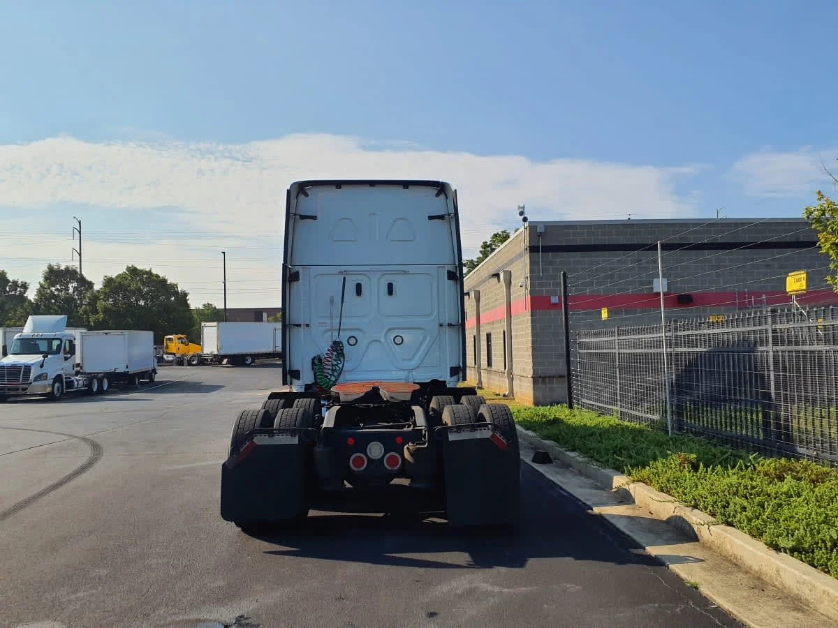 2023 Freightliner Cascadia in Atlanta, GA — photo 5
