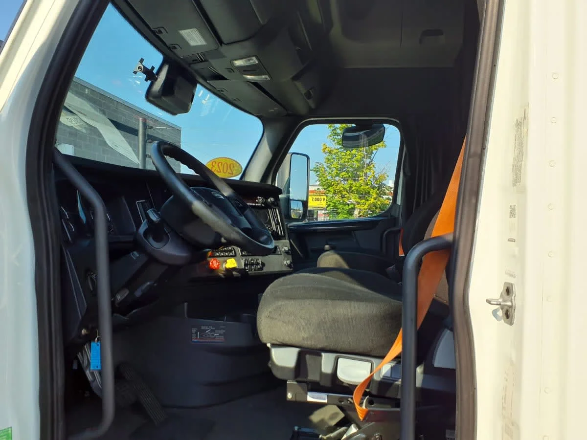 2023 Freightliner Cascadia in Atlanta, GA — photo 7