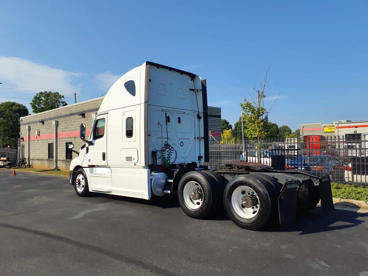 2023 Freightliner Cascadia in Atlanta, GA — photo 4