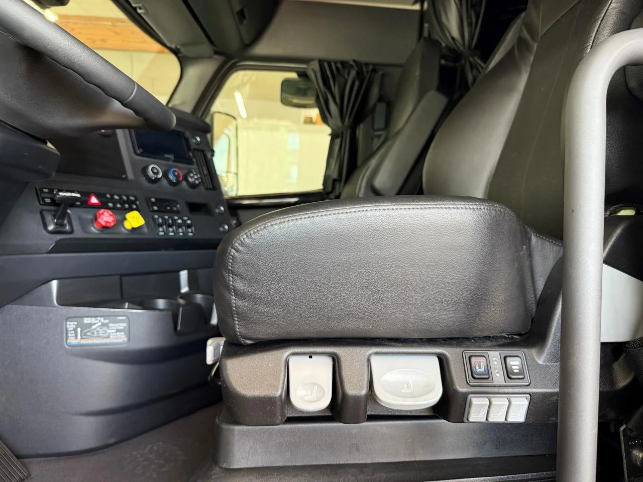 2026 Freightliner Cascadia - image 5