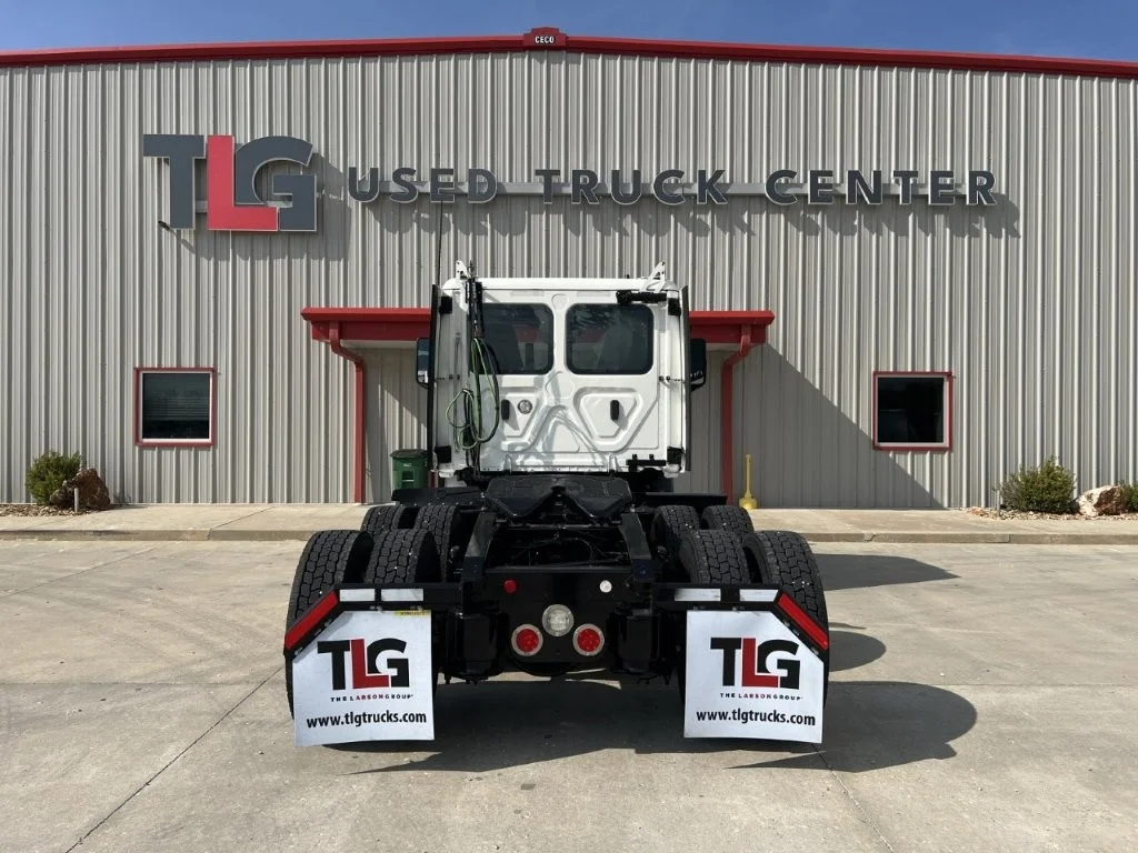 2021 Freightliner Cascadia - image 6