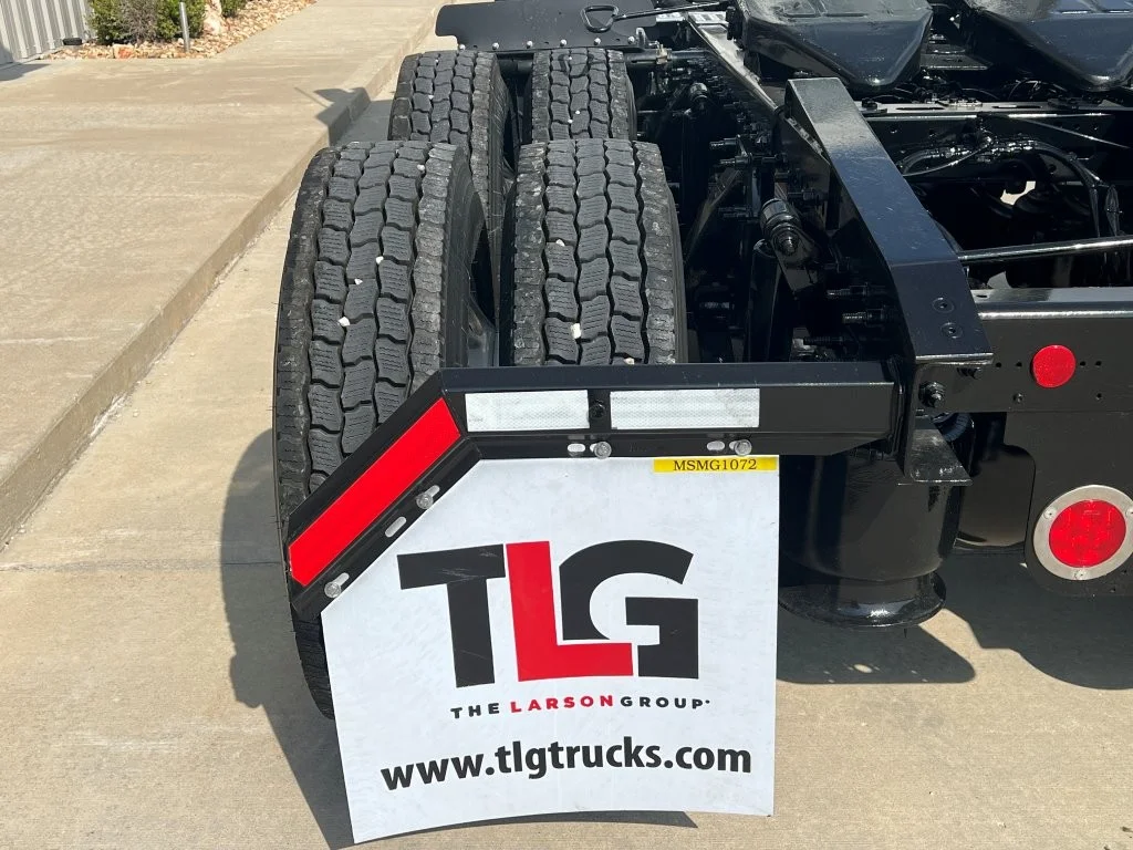 2021 Freightliner Cascadia - image 9