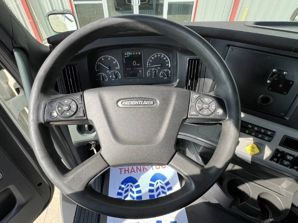 2021 Freightliner Cascadia - image 13