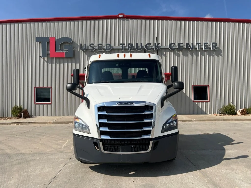 2021 Freightliner Cascadia - image 3