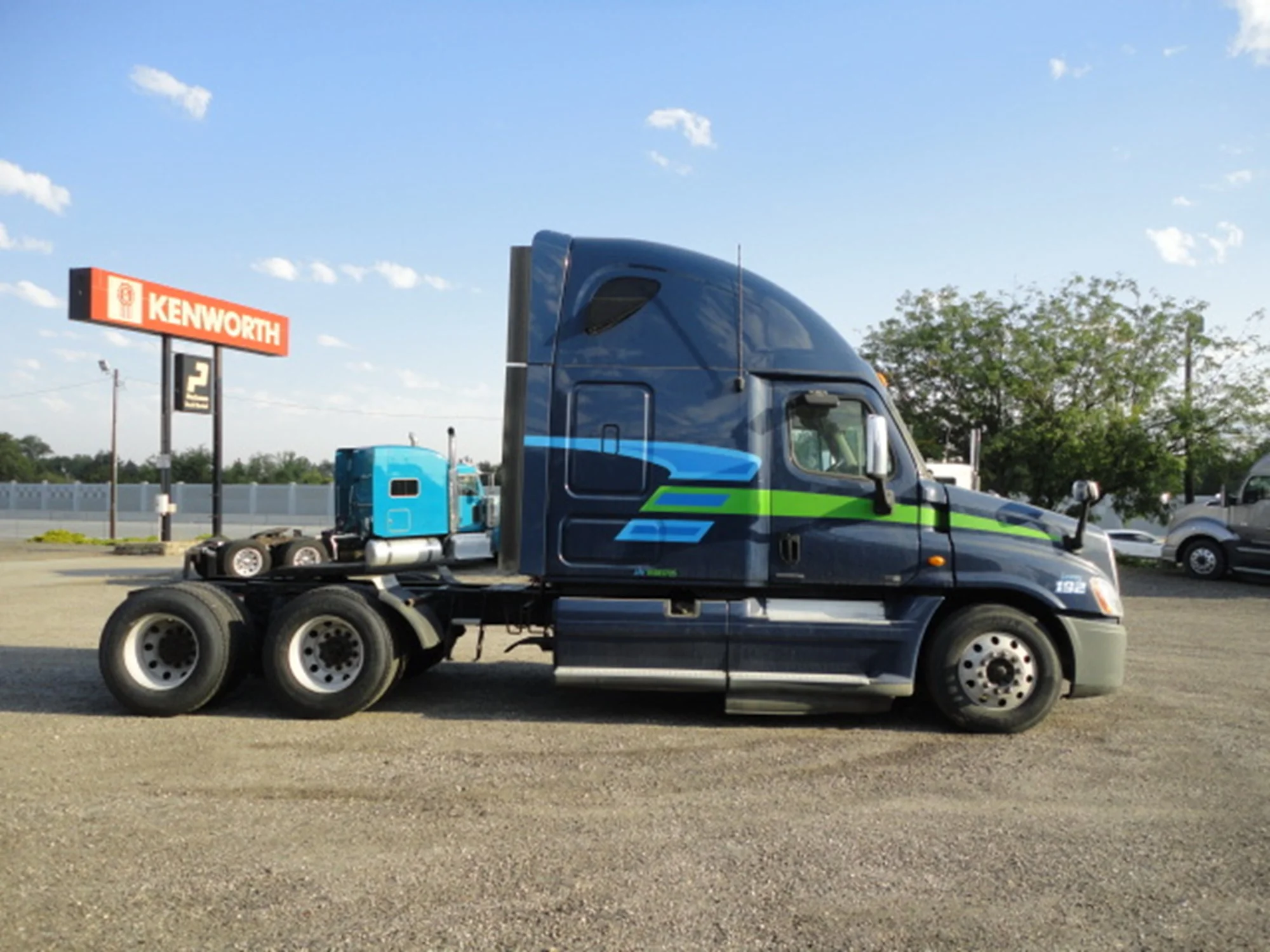 2011 Freightliner Cascadia - image 6