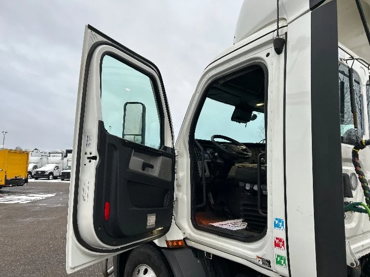 2022 Freightliner in Akron, OH — photo 9