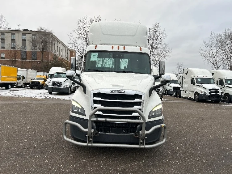 2022 Freightliner in Akron, OH — photo 2