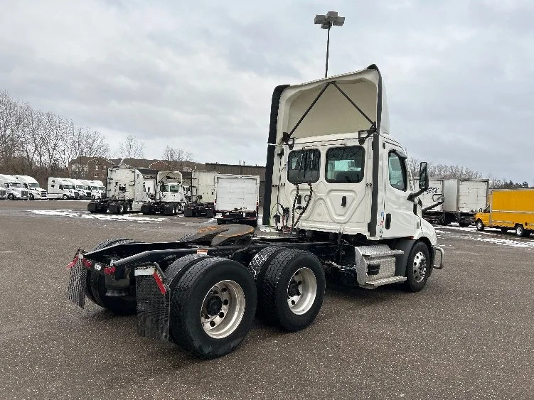 2022 Freightliner in Akron, OH — photo 7