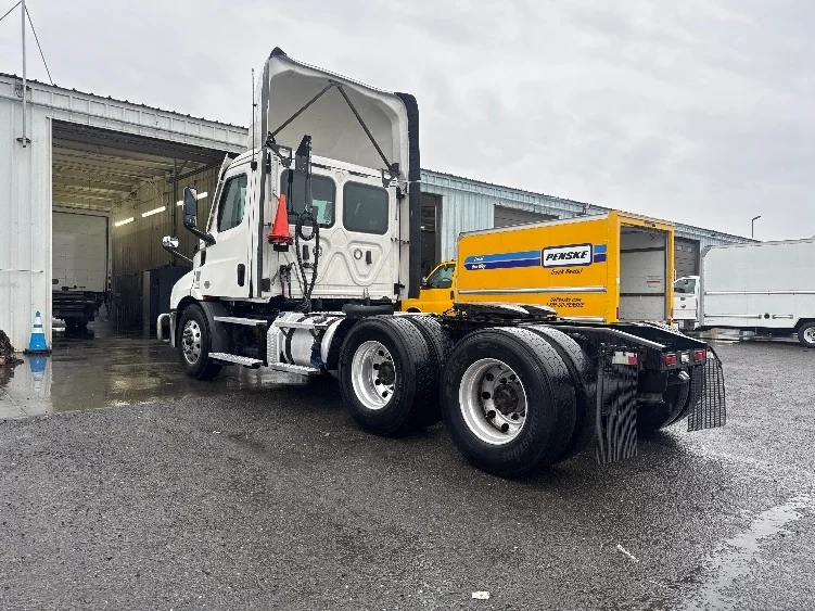 2021 Freightliner Cascadia - image 5