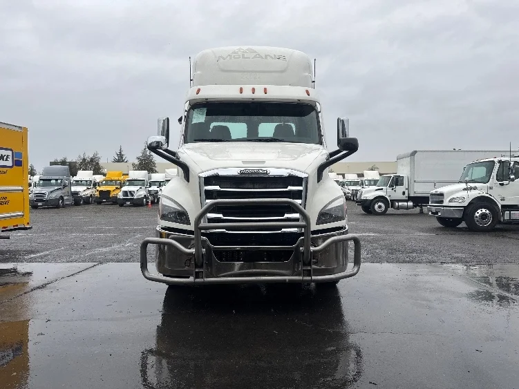 2021 Freightliner Cascadia - image 2