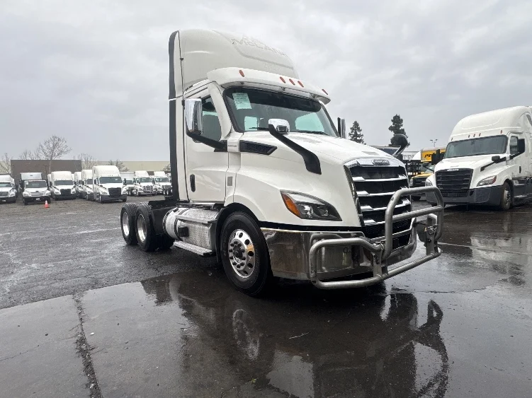 2021 Freightliner Cascadia in West Sacramento, CA