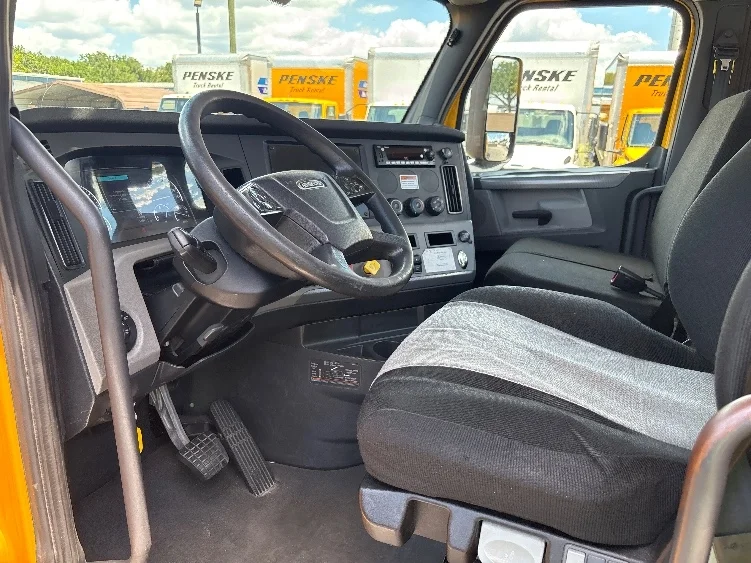 2019 Freightliner Cascadia in Orlando, FL — photo 10