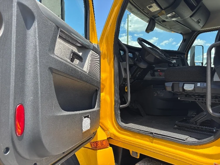 2019 Freightliner Cascadia in Orlando, FL — photo 9