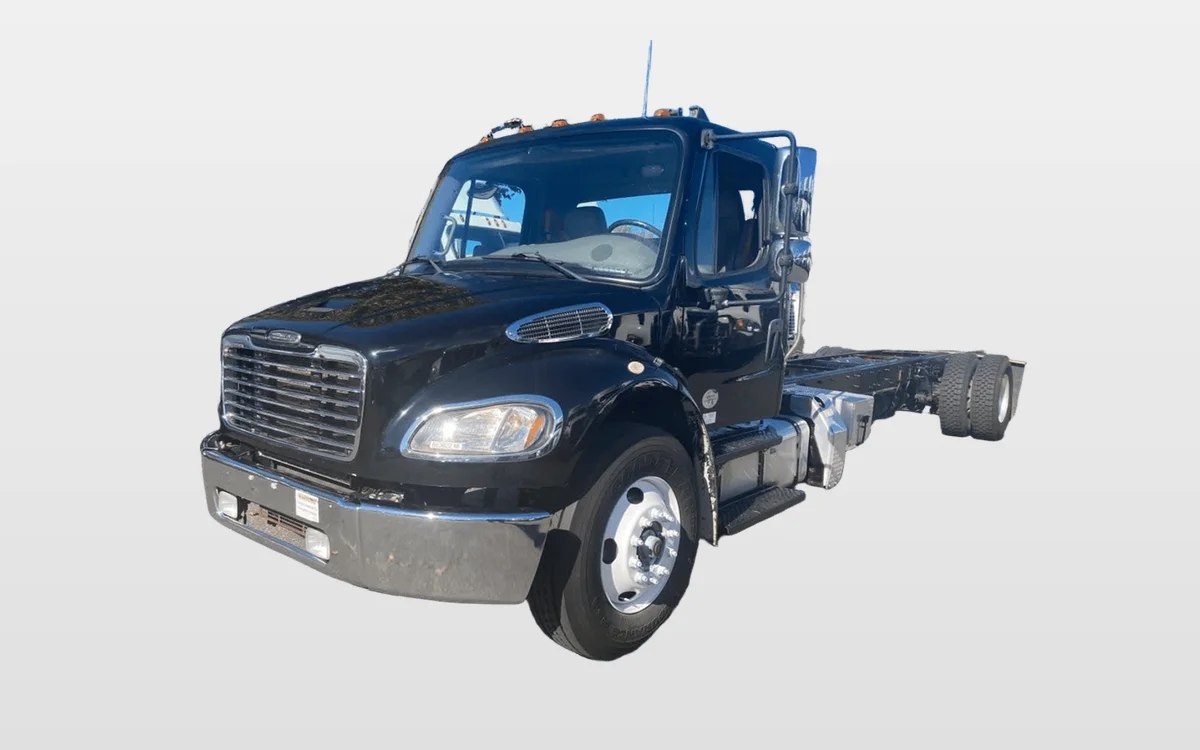 2019 Freightliner M2 106 - image 1