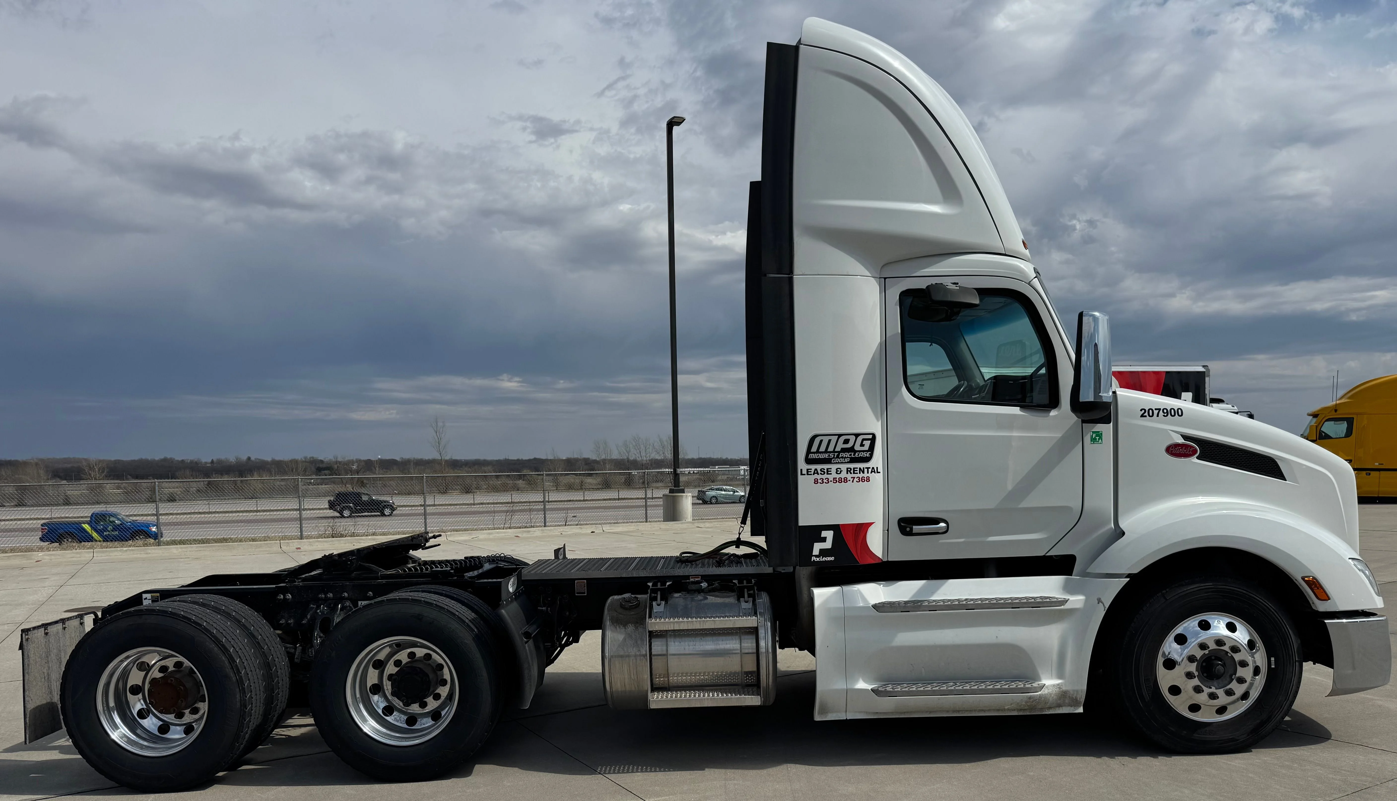 2025 Peterbilt 579 in Gretna, NE — photo 4