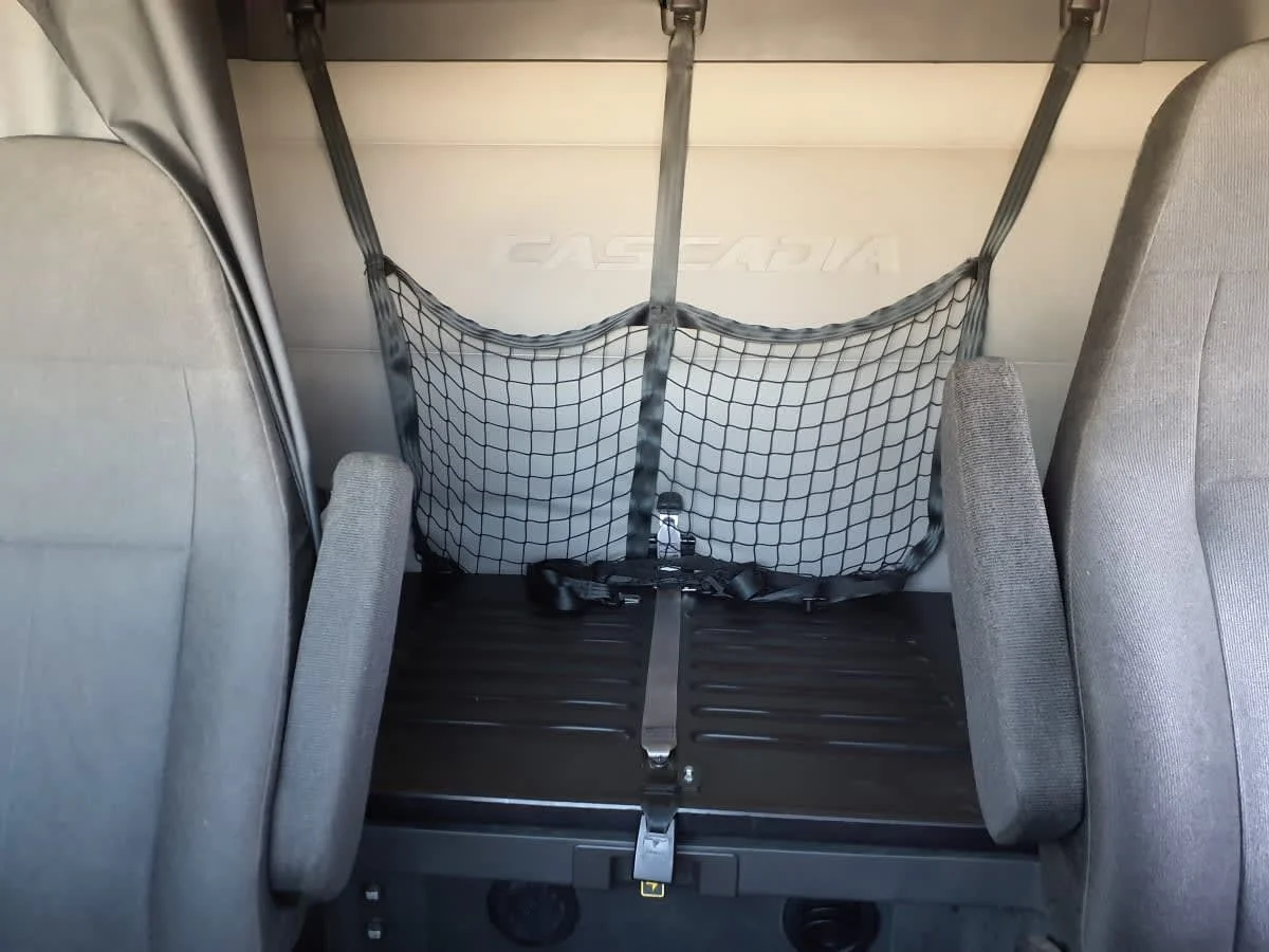 2020 Freightliner Cascadia in Clarksville, IN — photo 7