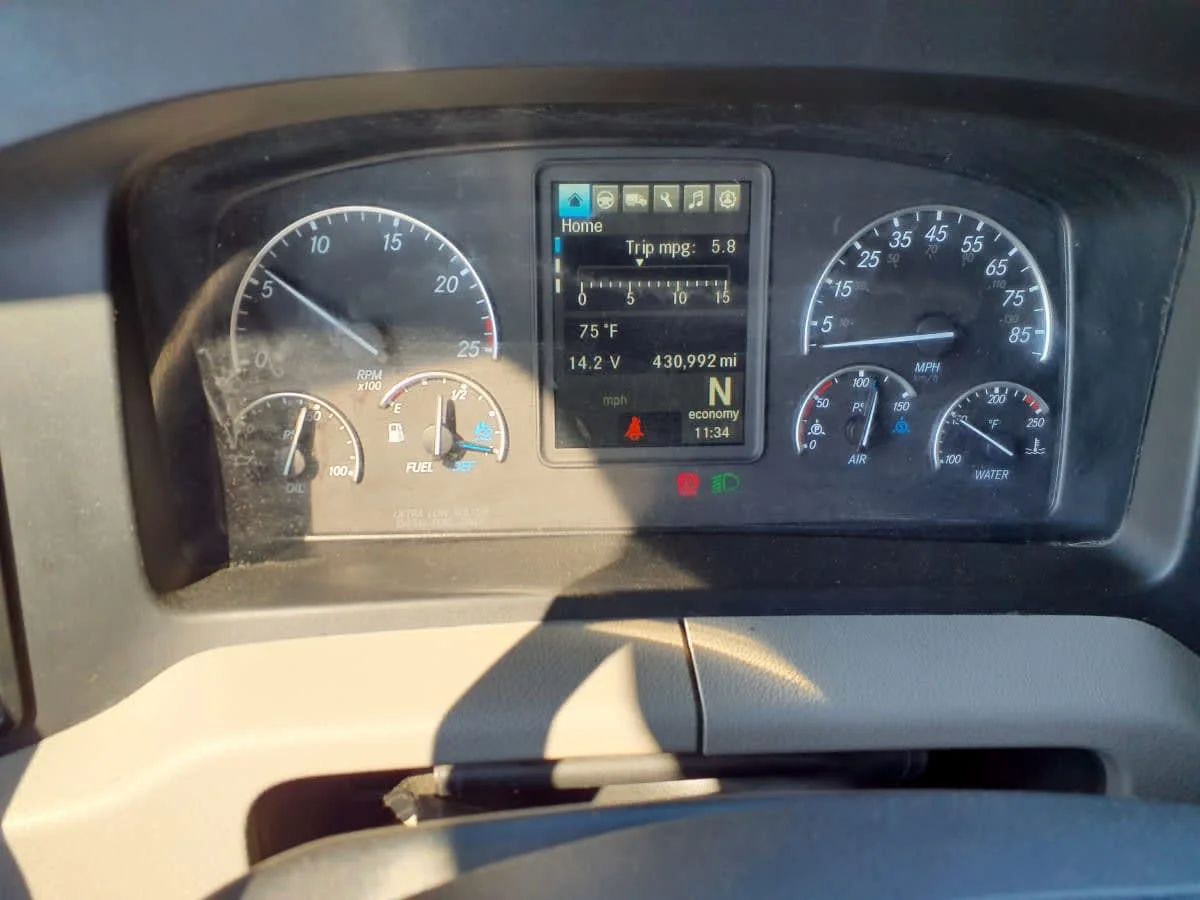 2020 Freightliner Cascadia in Clarksville, IN — photo 16