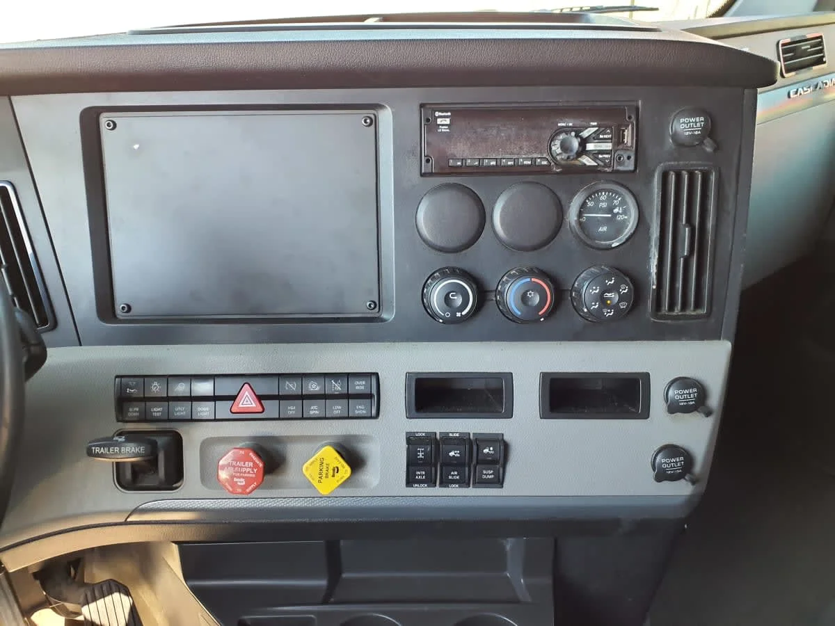 2020 Freightliner Cascadia in Clarksville, IN — photo 17