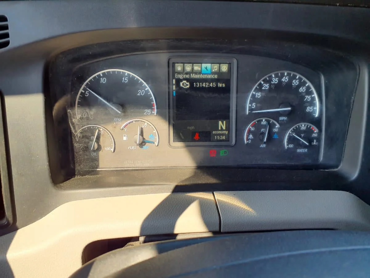 2020 Freightliner Cascadia in Clarksville, IN — photo 15