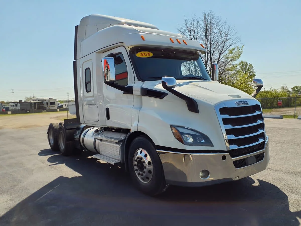 2020 Freightliner Cascadia in Clarksville, IN — photo 3