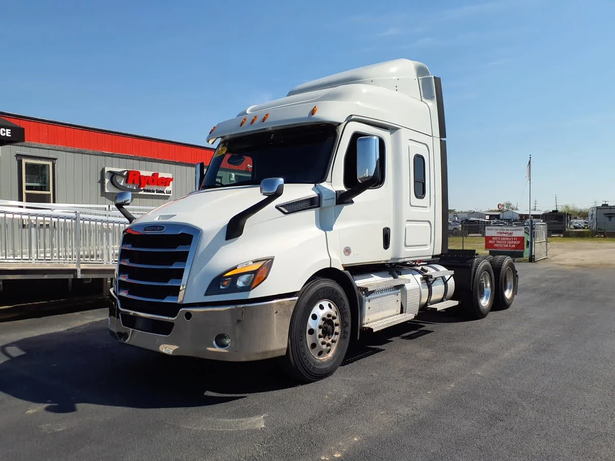 2020 Freightliner Cascadia in Clarksville, IN