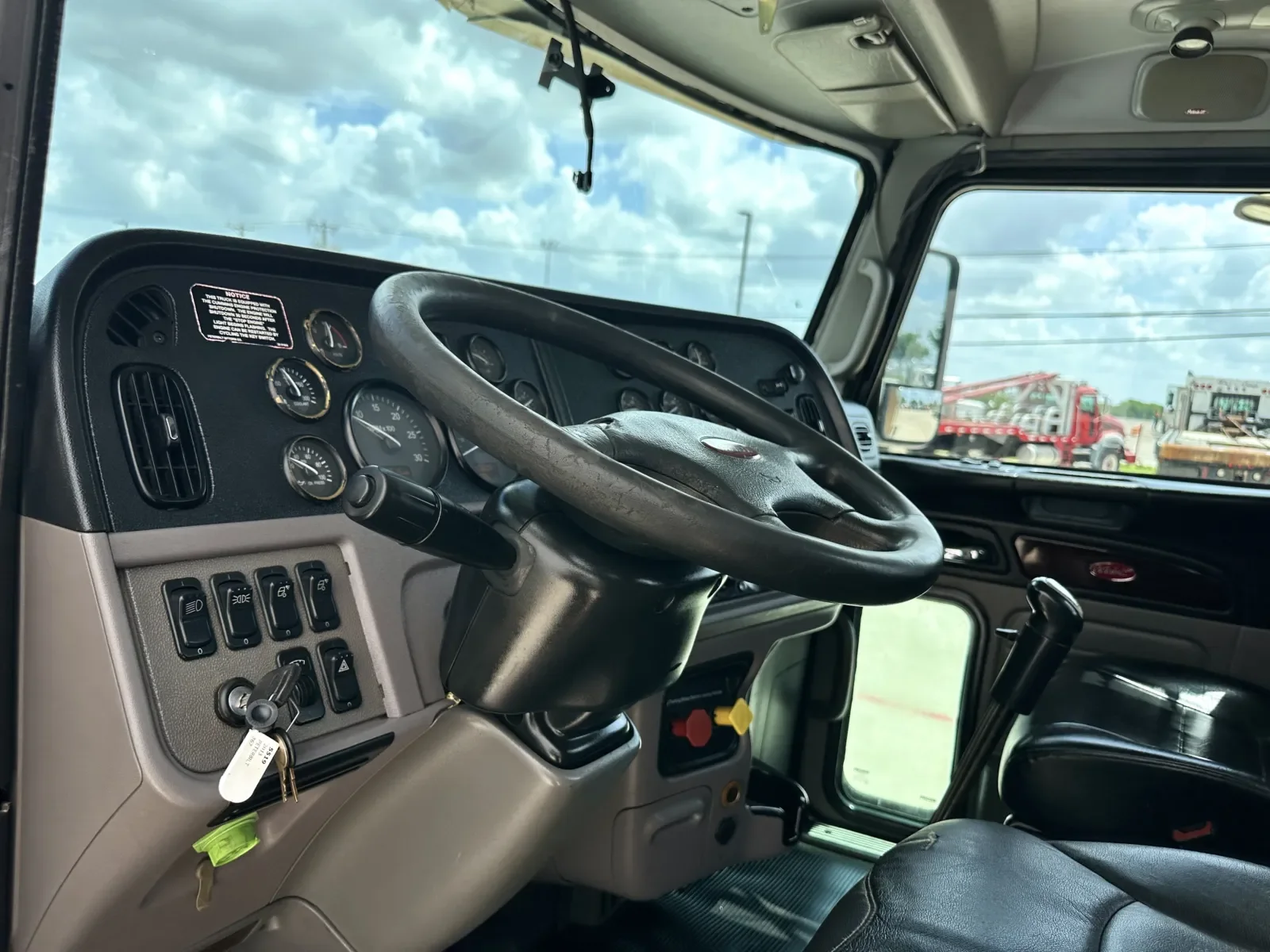 2013 Peterbilt 367 in Hutchins, TX — photo 15