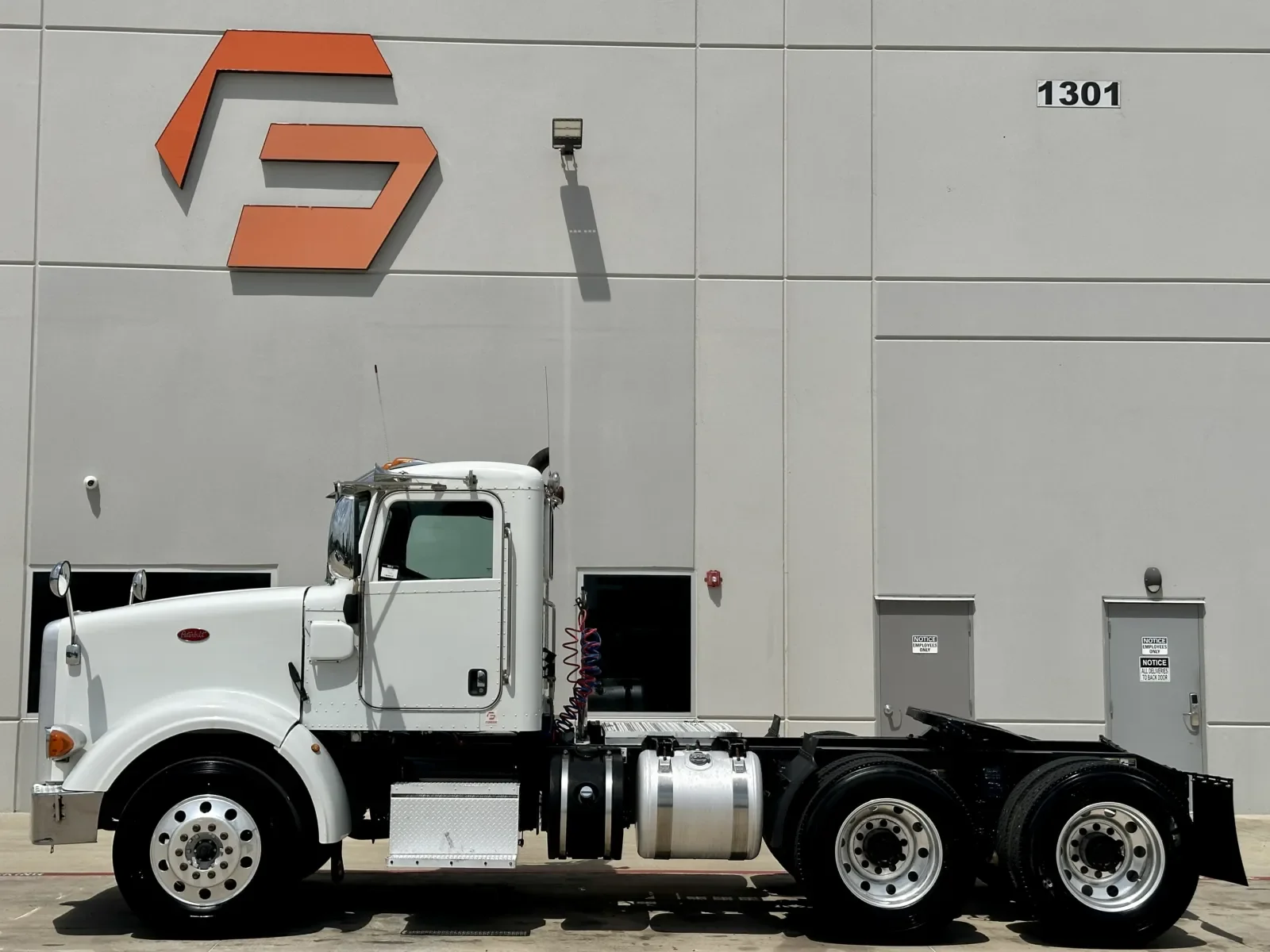 2013 Peterbilt 367 in Hutchins, TX — photo 4