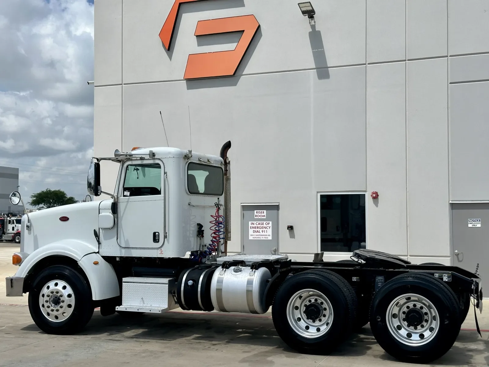 2013 Peterbilt 367 in Hutchins, TX — photo 6