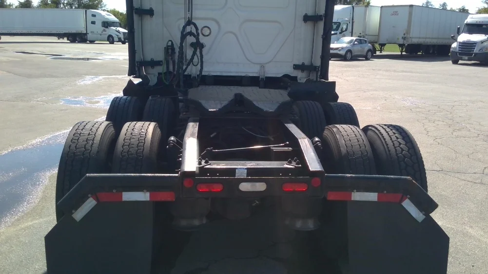 2022 Freightliner Cascadia - image 6