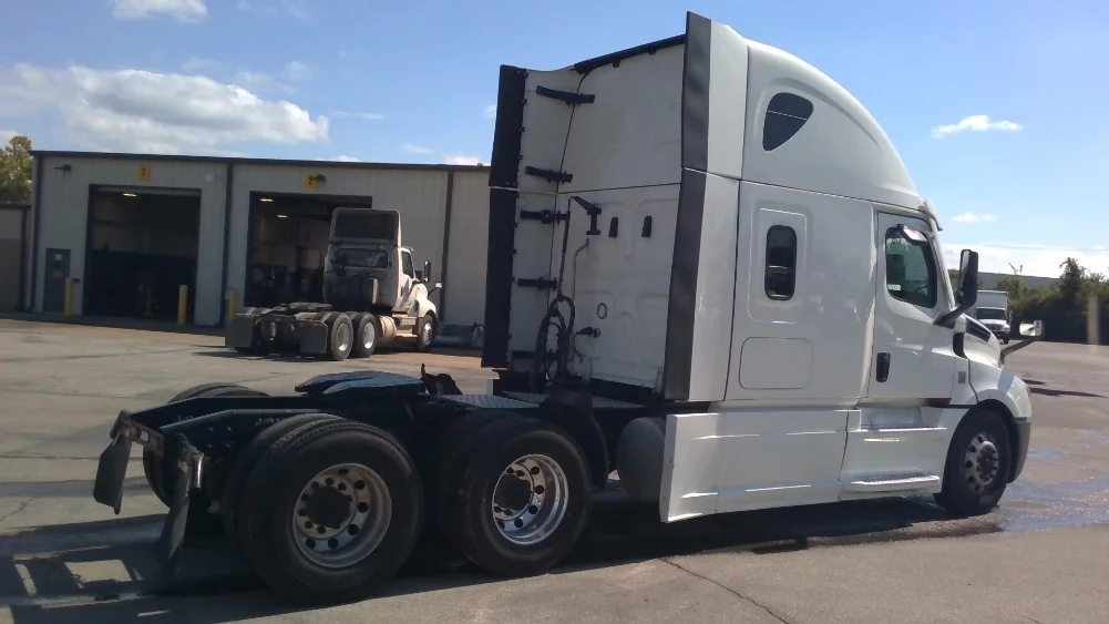 2022 Freightliner Cascadia - image 7