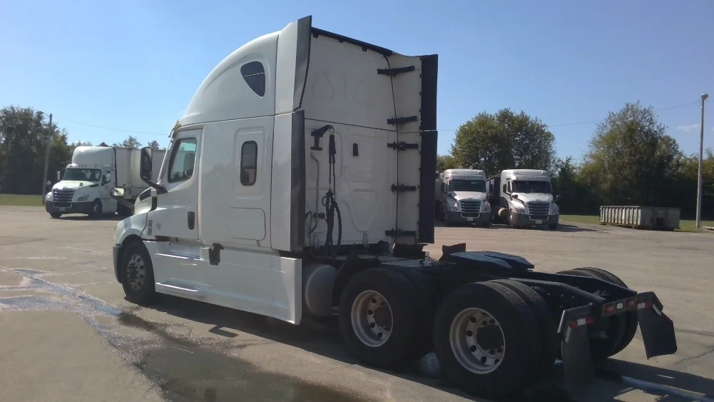 2022 Freightliner Cascadia - image 5