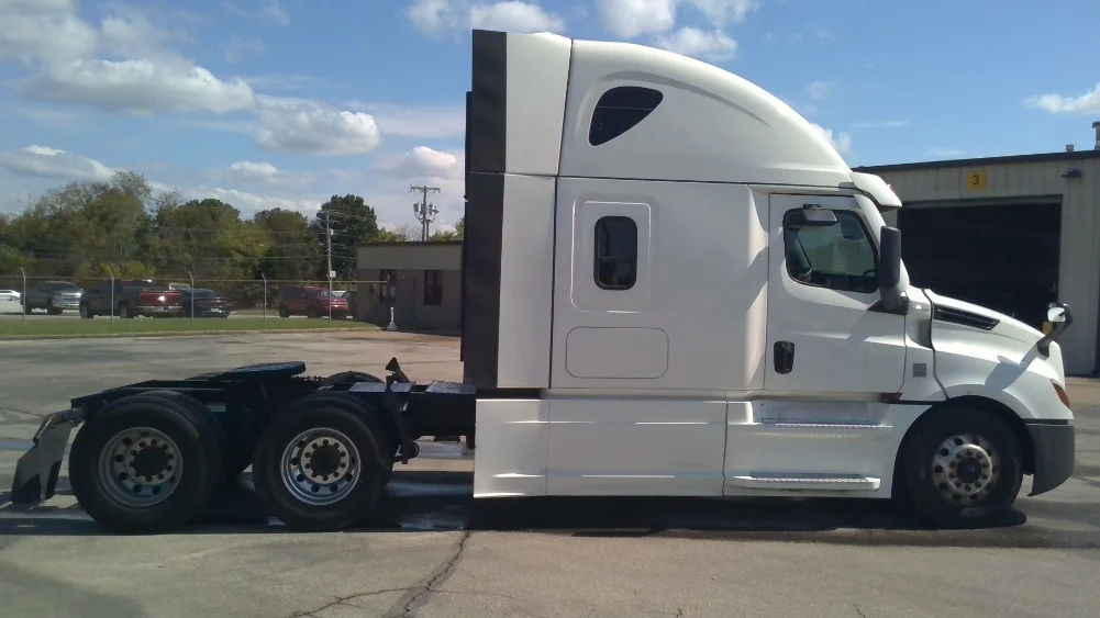 2022 Freightliner Cascadia - image 8
