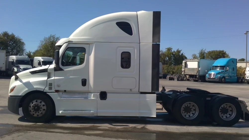 2022 Freightliner Cascadia - image 4