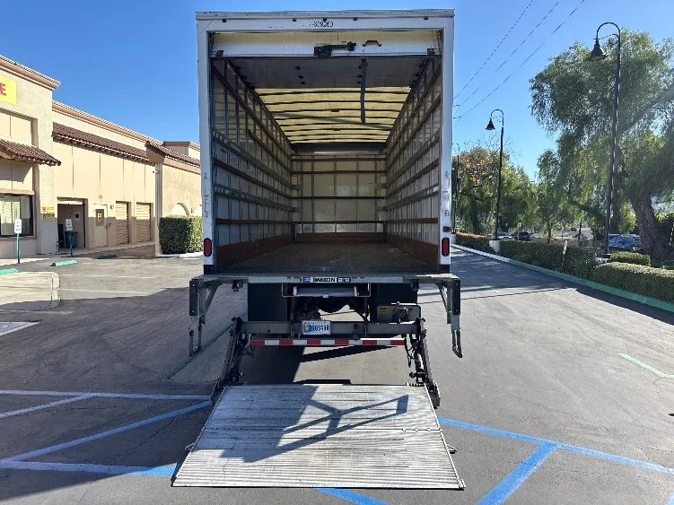 2020 Freightliner M2 106 - image 9