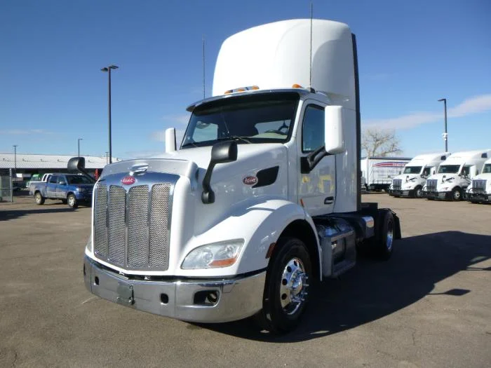 2019 Peterbilt 579 - image 2