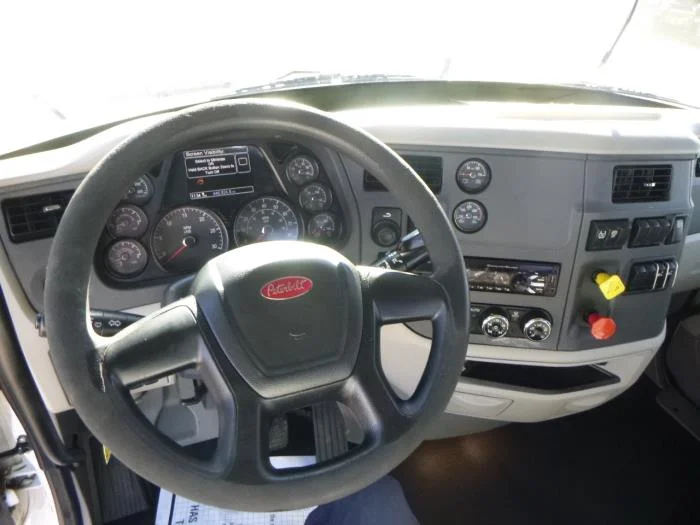 2019 Peterbilt 579 - image 14