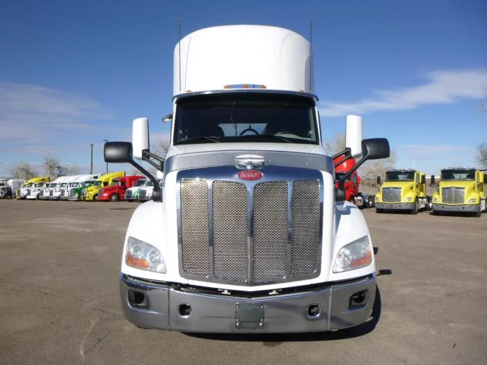 2019 Peterbilt 579 - image 9