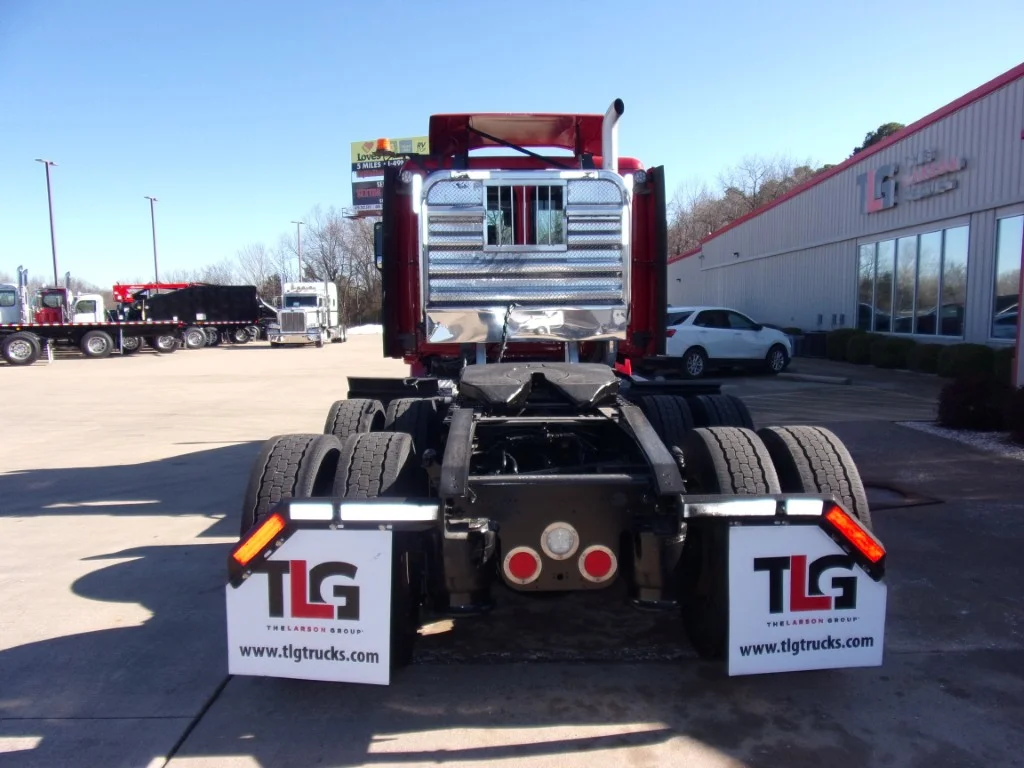 2021 Freightliner Cascadia - image 8