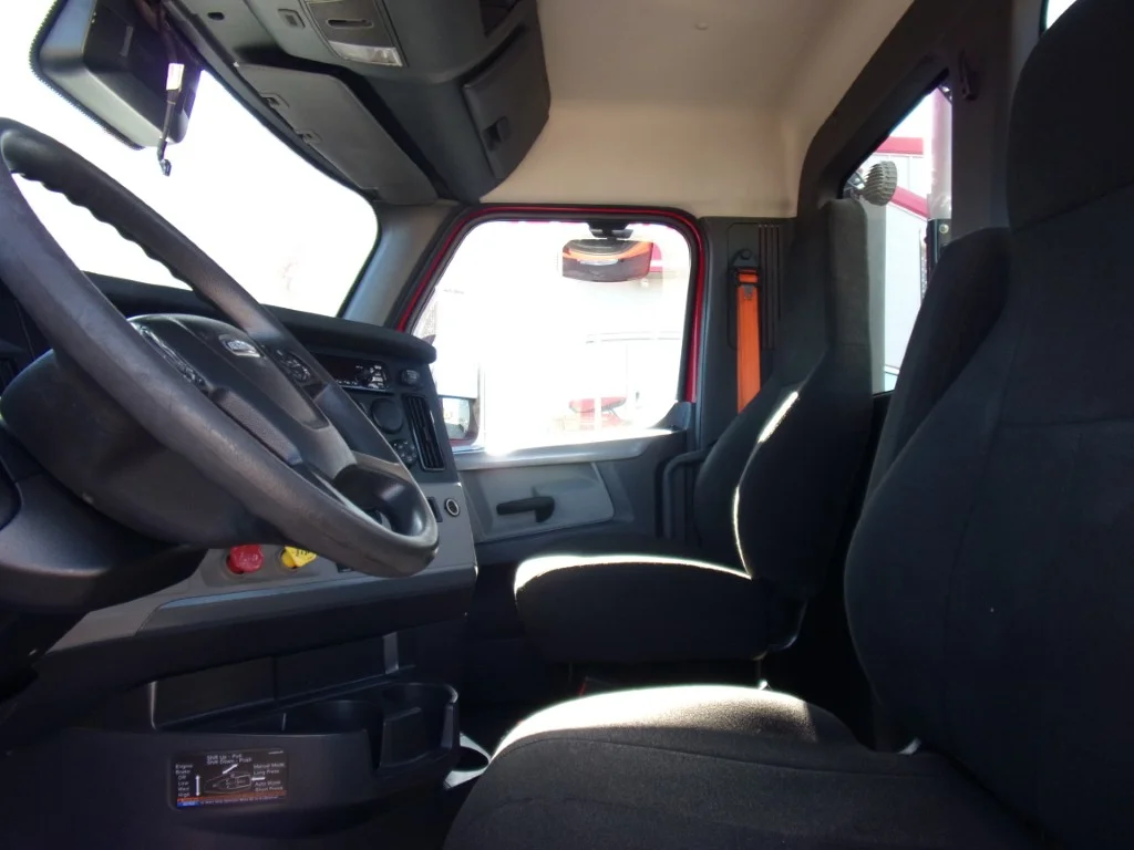 2021 Freightliner Cascadia - image 13