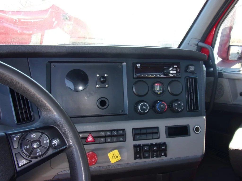 2021 Freightliner Cascadia - image 14