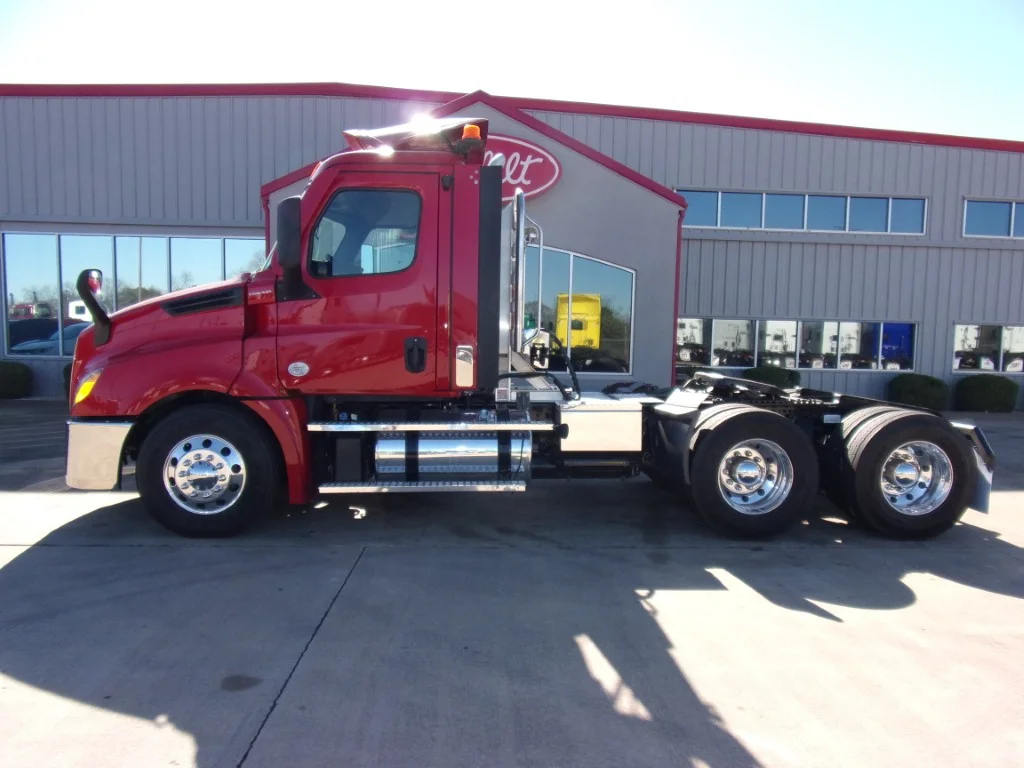2021 Freightliner Cascadia - image 11