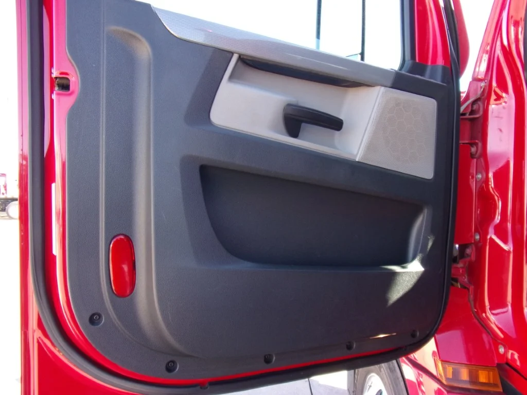 2021 Freightliner Cascadia - image 12