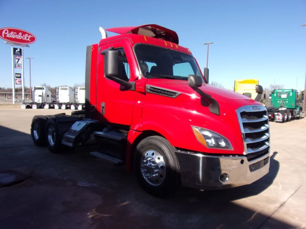 2021 Freightliner Cascadia - image 3