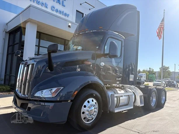 2022 Peterbilt 579