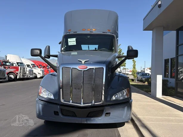 2022 Peterbilt 579 in Salt Lake City, UT — photo 3