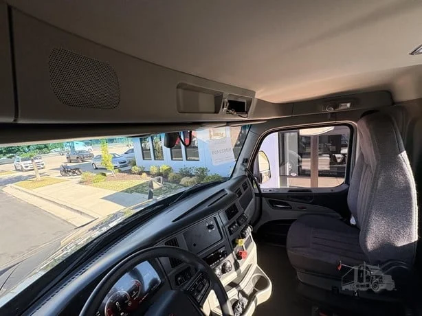 2022 Peterbilt 579 in Salt Lake City, UT — photo 12