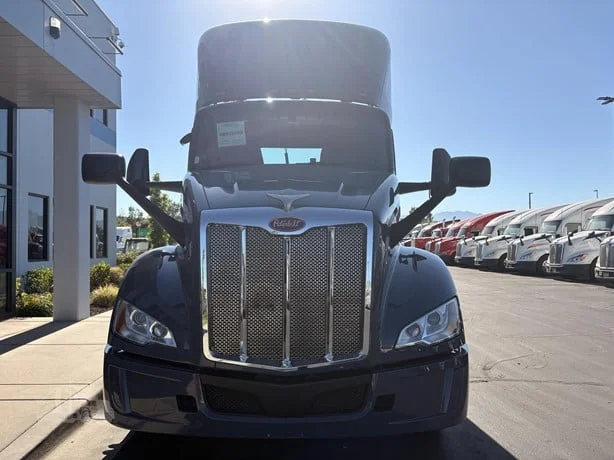 2022 Peterbilt 579 in Salt Lake City, UT — photo 6